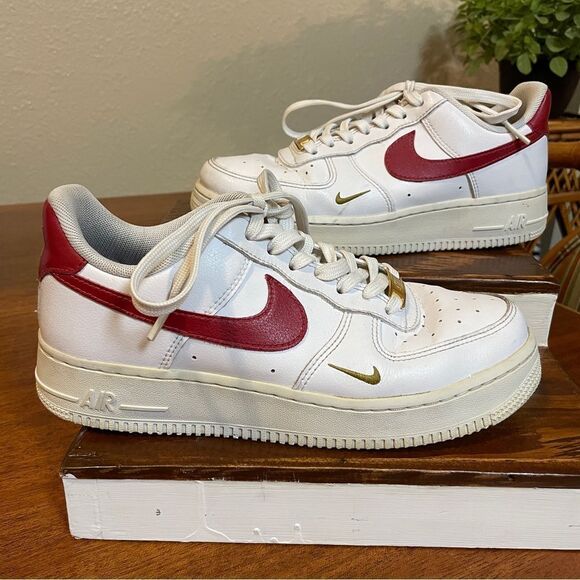 Nike Air Force 1 Essential Low Women’s Sneakers White Gym Red CZ0270-104 Size 8 - Picture 1 of 12